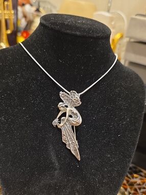 Art Nouveau Floral Silver Pendant Necklace - Silver Tone